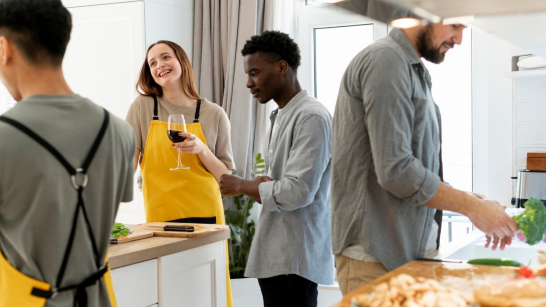 Detaillierte Budgetübersicht mit Kalkulationstabellen auf Computer