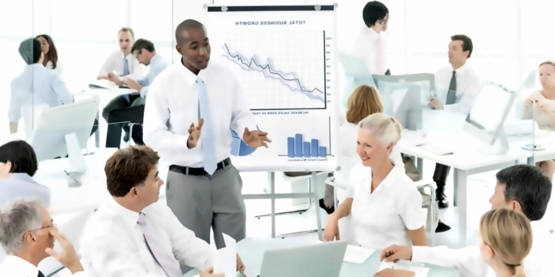 Teilnehmende beim gemeinsamen Arbeiten an Projektbudgets